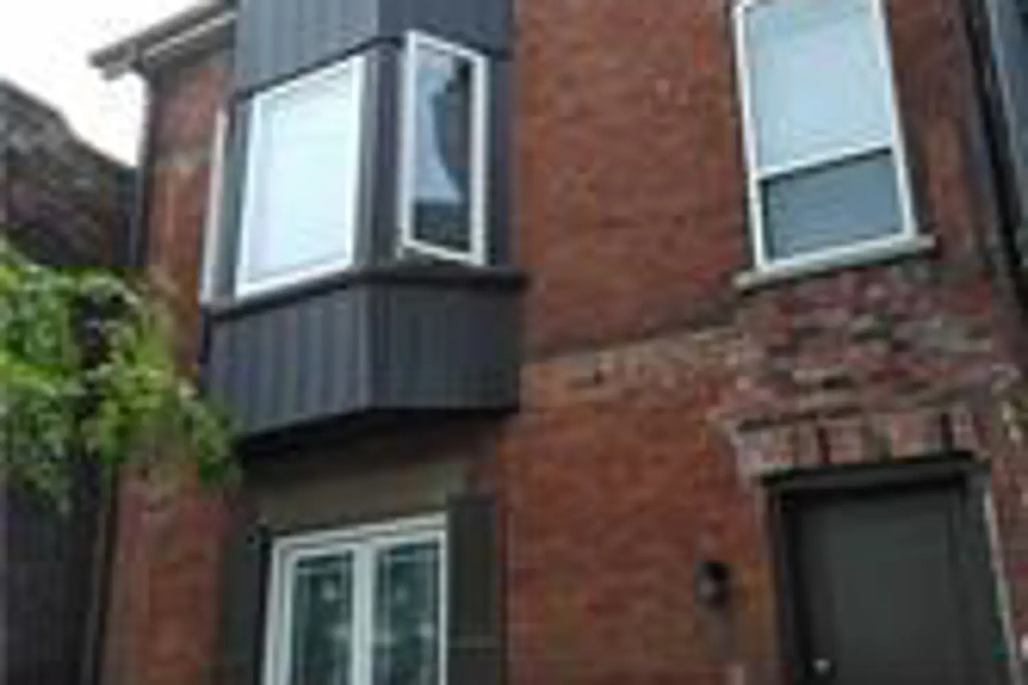 2011 Dundas Street photo 2