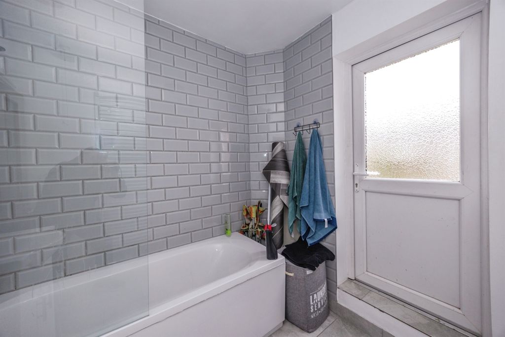 Additional image 7 of 2 bed flat for saleNorth End Avenue, Portsmouth PO2