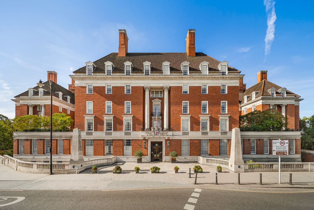 2 bed flat for saleRichmond Hill, Richmond, London TW10