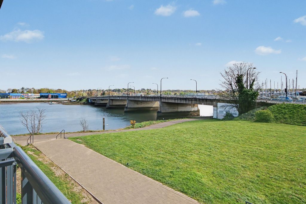 1 bed flat for saleMeridian Way, Northam SO14 photo 5