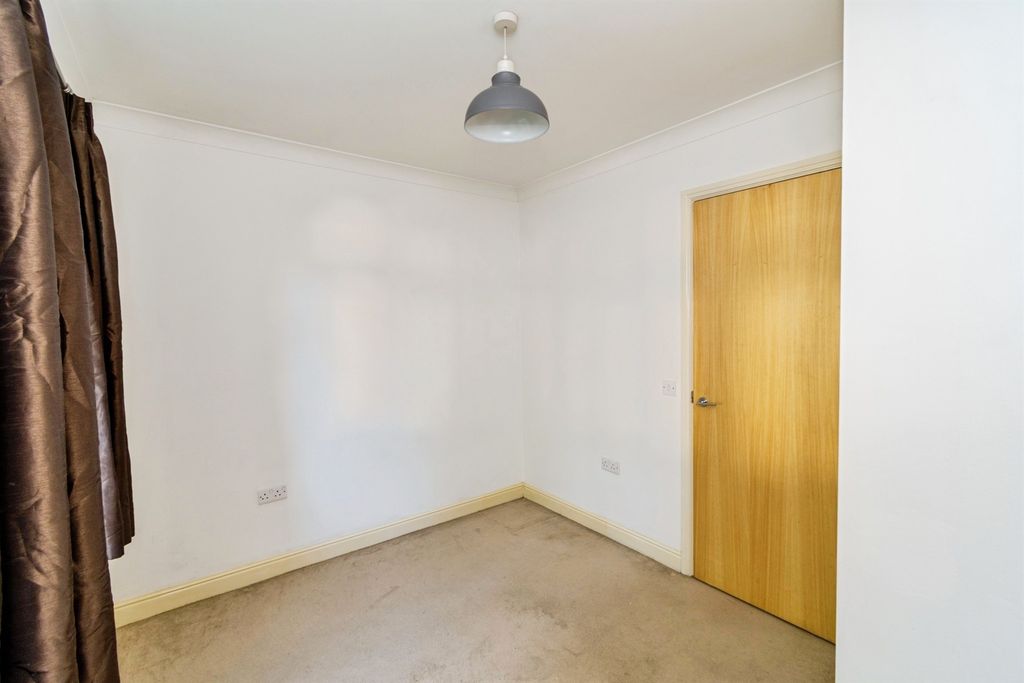 Additional image 8 of 2 bed flat for saleMillbrook Road East, Southampton SO15