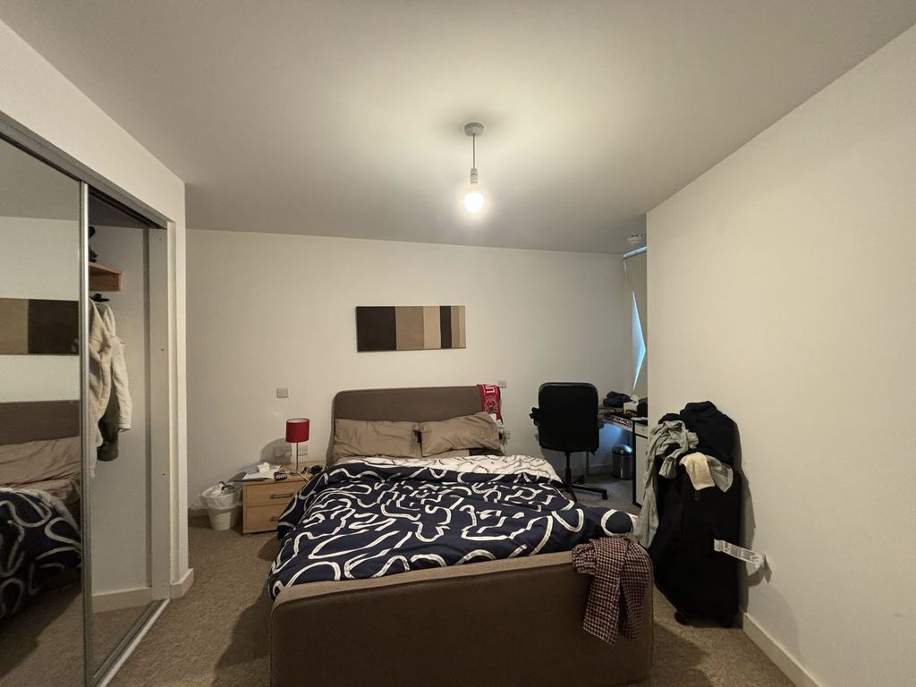 Additional image 7 of 2 bed flat for saleThe Crescent, Gunwharf Quays, Portsmouth PO1