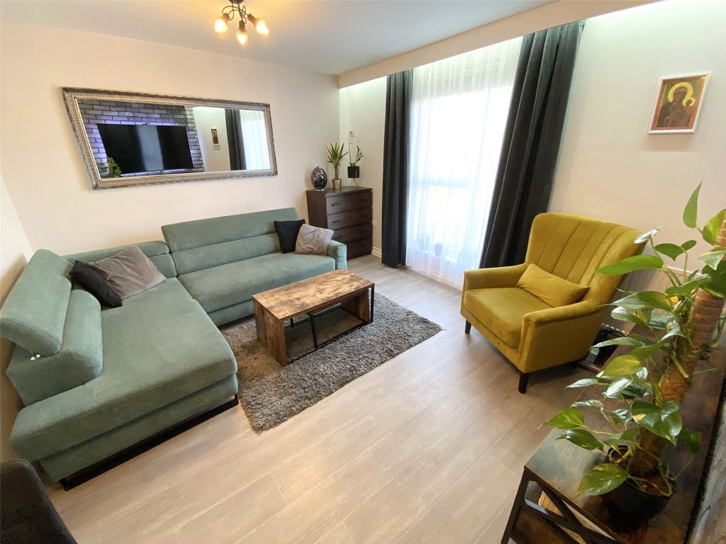 1 bed flat for saleParkside Crescent, Ketley, Telford, Shropshire TF1 photo 4