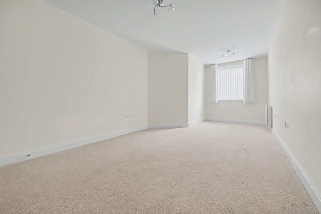 Additional image 11 of 2 bed flat for sale100 Riverdene Place, Bitterne Park SO18