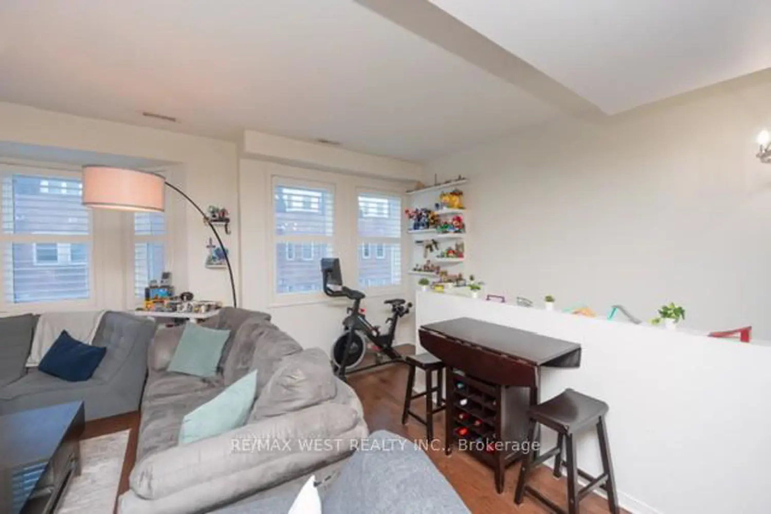 Additional image 7 of 760 Lawrence Avenue 59