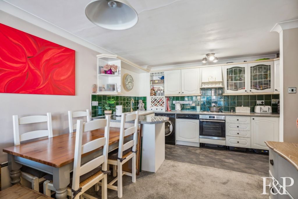 Additional image 7 of 2 bed flat for saleOsborne Road, Windsor SL4