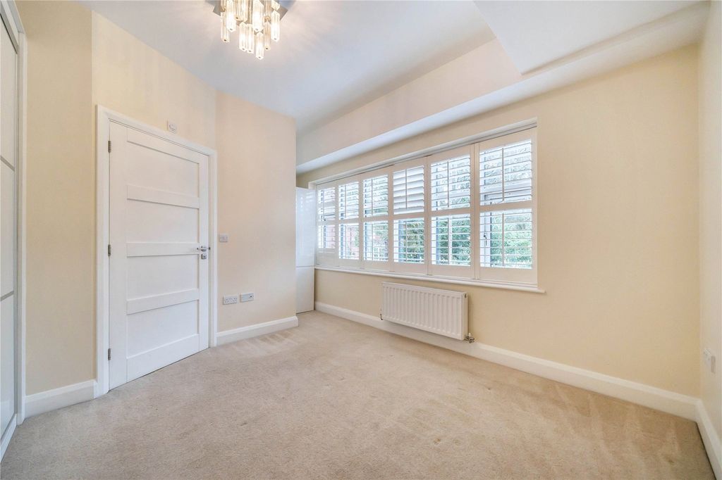 Additional image 6 of 2 bed flat for saleMilton Road, Wokingham, Berkshire RG40