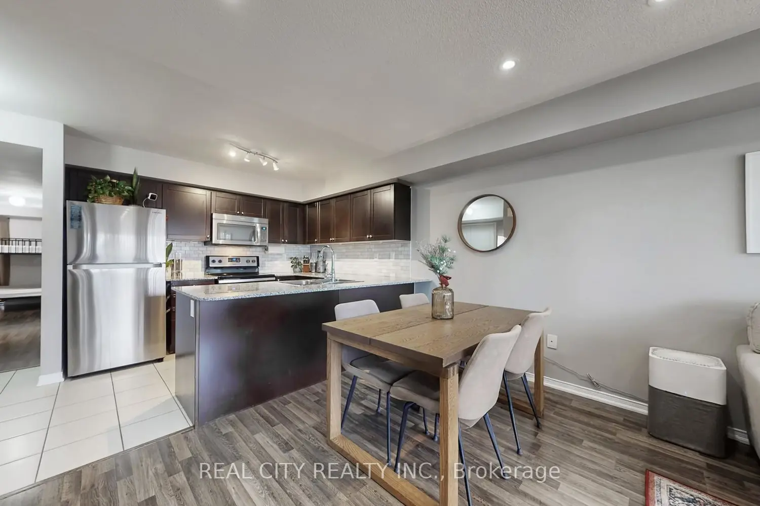 Additional image 7 of 142 Widdicombe Hill Boulevard 511
