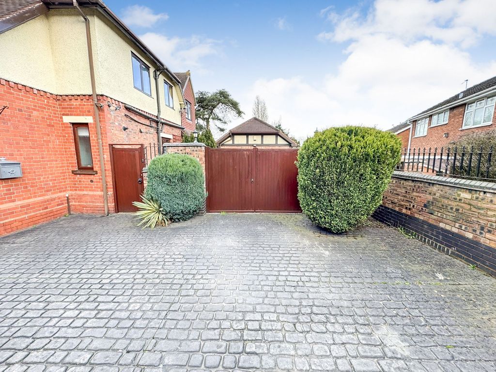 Additional image 4 of 5 bed detached house for saleSandbeds Road, Willenhall WV12
