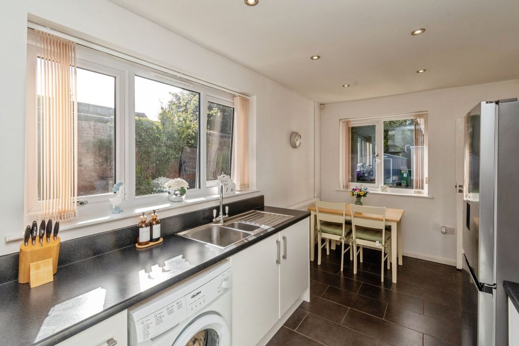 Additional image 9 of 2 bed detached bungalow for saleKeepers Lane, Wolverhampton WV6