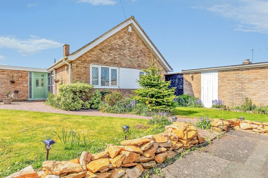 3 bed detached bungalow for saleWelland View Road, Cottingham, Market Harborough LE16