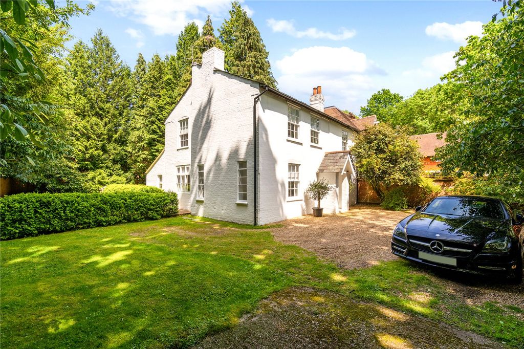 3 bed semi-detached house for saleLondon Road, Windlesham GU20