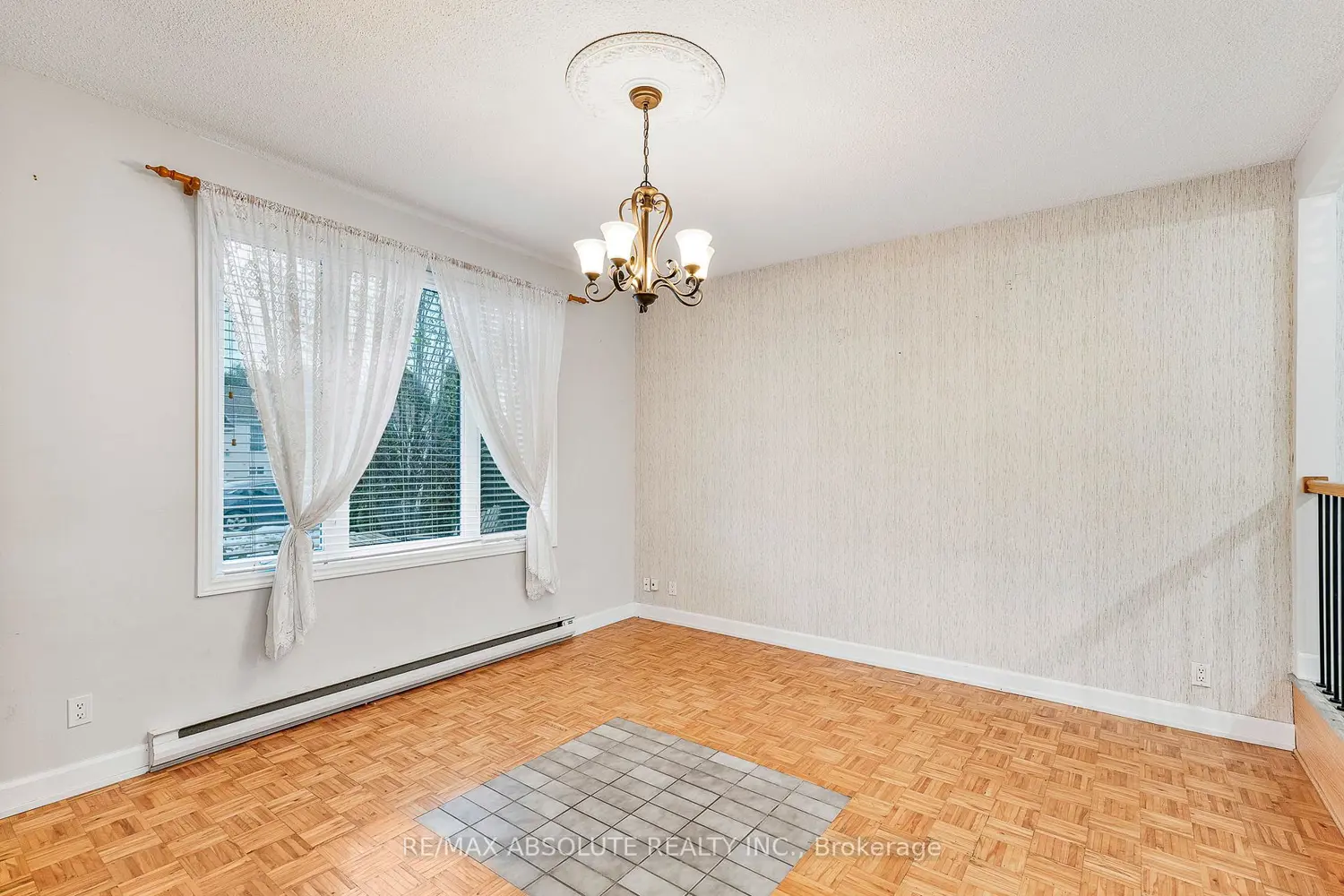366 Charron Street photo 3