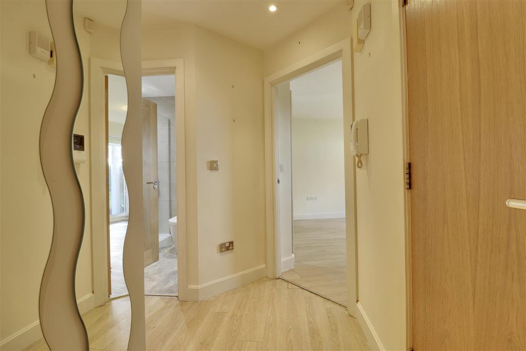 Additional image 7 of 1 bed flat for saleGunwharf Quays, Portsmouth PO1