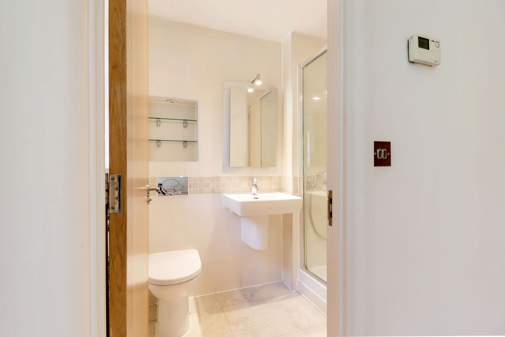 Additional image 11 of 2 bed flat for saleLondon Road, Windlesham GU20