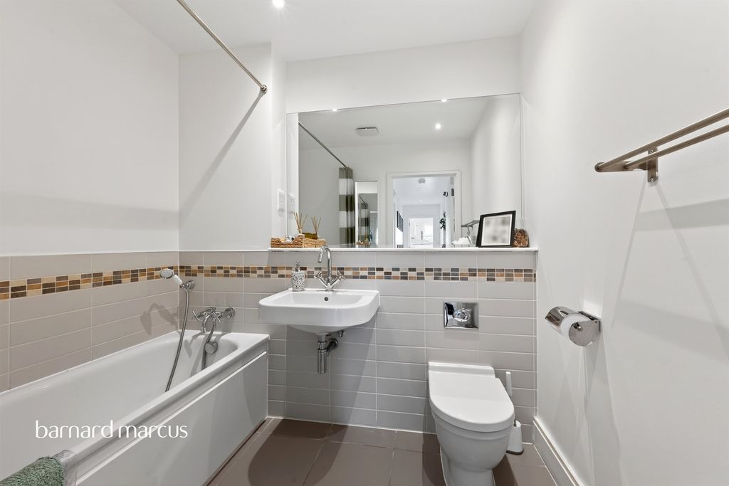Additional image 11 of 2 bed flat for saleBeaumont Drive, Worcester Park KT4