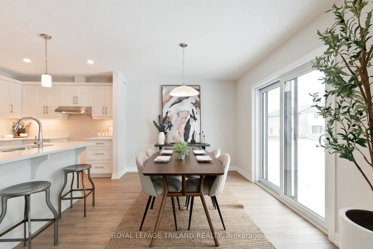 112 Styles Drive photo 5