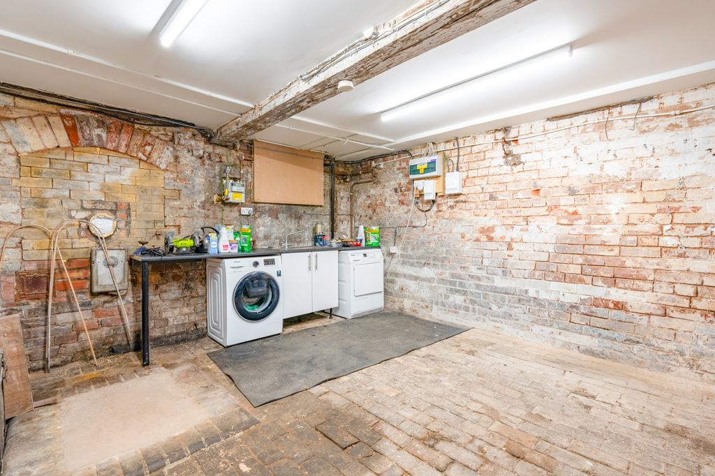 Additional image 32 of 4 bed semi-detached house for saleHeron Lodge, London Road, Worcester WR5