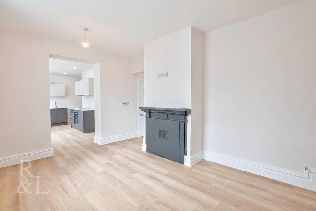 Additional image 8 of 2 bed property for saleApartment 5 Kilwardby House, Kilwardby Street, Ashby De La Zouch LE65
