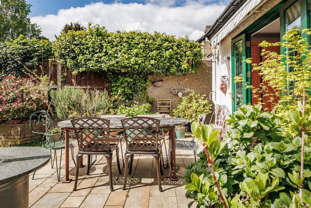 Additional image 26 of 5 bed semi-detached house for saleQueens Avenue, Woodford Green IG8