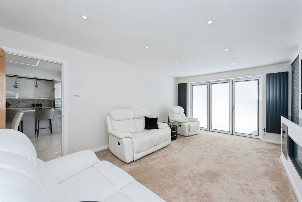 Additional image 5 of 4 bed bungalow for saleGrafton Road, Worcester Park, Surrey KT4