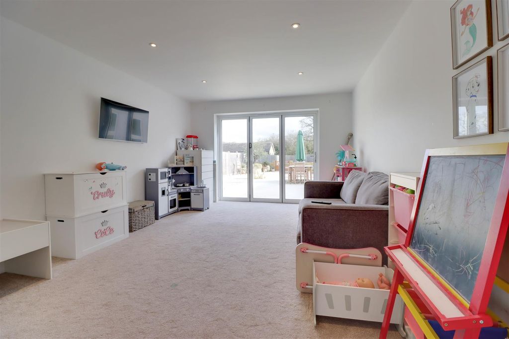 Additional image 9 of 3 bed detached bungalow for saleSugden Avenue, Wickford SS12