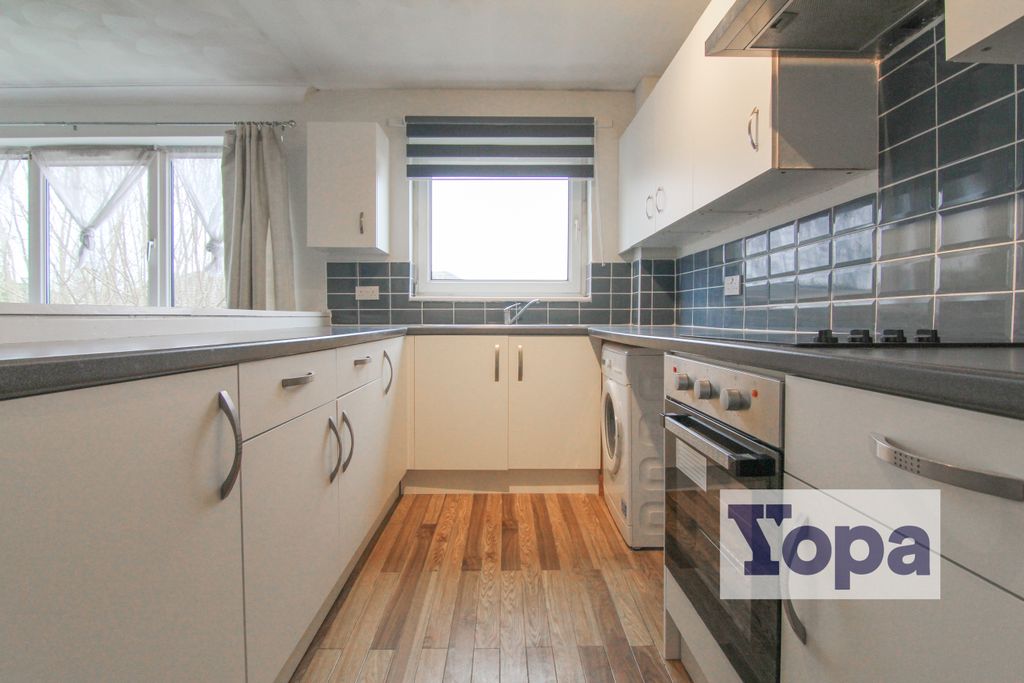 Additional image 5 of 2 bed flat for saleWaterloo Road, Southampton SO15