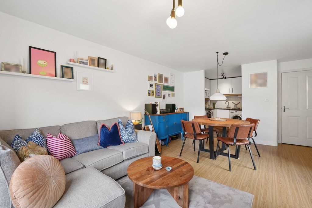 Additional image 8 of 2 bed flat for saleNew Bridge Street, Witney OX28