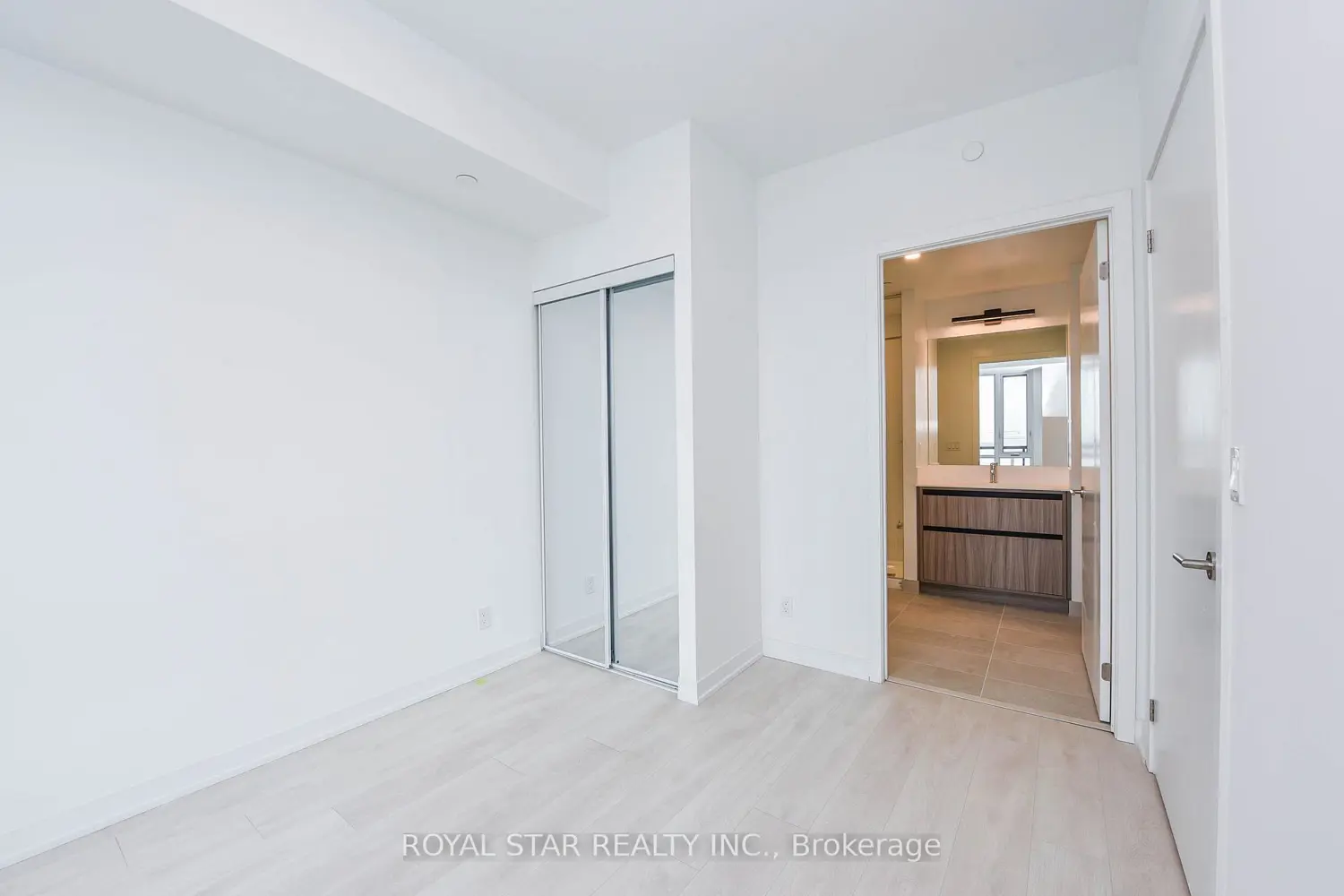 Additional image 8 of 7950 Bathurst Street 1502