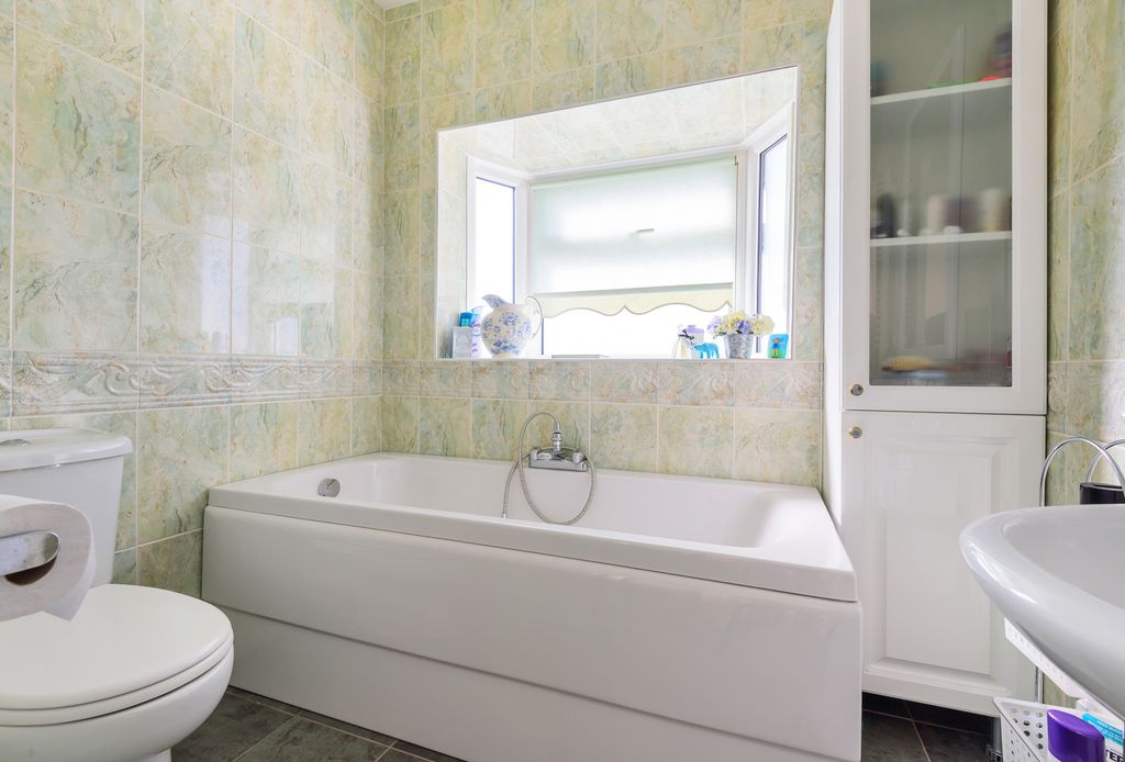 Additional image 14 of 3 bed semi-detached house for saleForest Side, Worcester Park KT4
