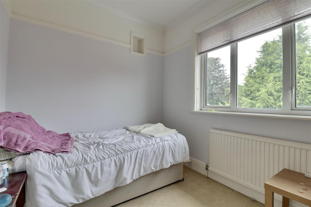 Additional image 13 of 4 bed property for saleHavant Road, Farlington, Portsmouth PO6