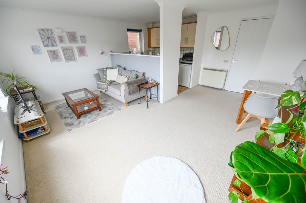 Additional image 3 of 1 bed flat for saleAllenview Road, Wimborne BH21