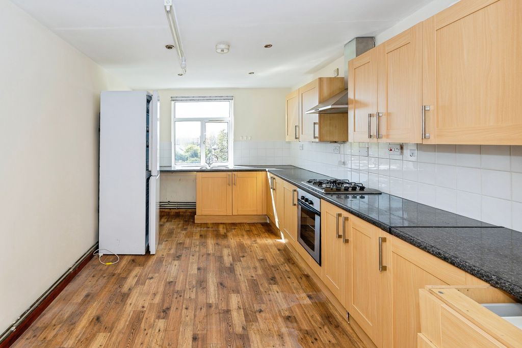 Additional image 3 of 2 bed flat for saleHighland Road, Southsea PO4