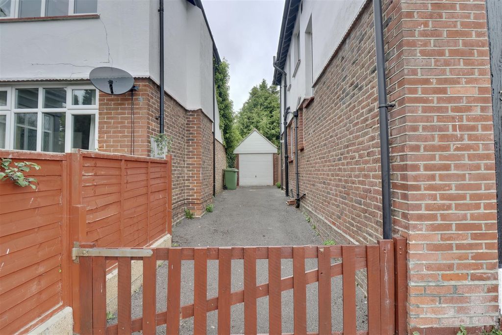 Additional image 23 of 4 bed property for saleHavant Road, Farlington, Portsmouth PO6