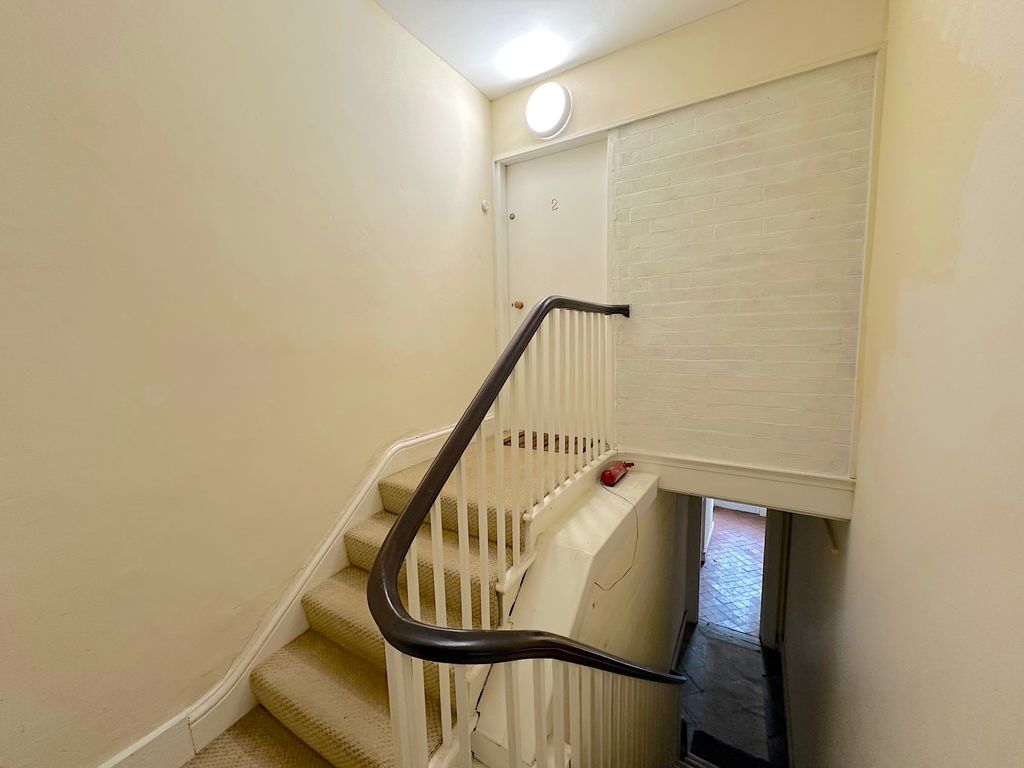 Additional image 7 of 2 bed flat for saleTettenhall Road, Tettenhall, Wolverhampton WV6