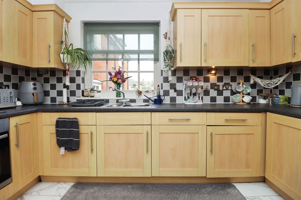 Additional image 11 of 2 bed flat for saleWell Lane, Rothwell, Kettering NN14