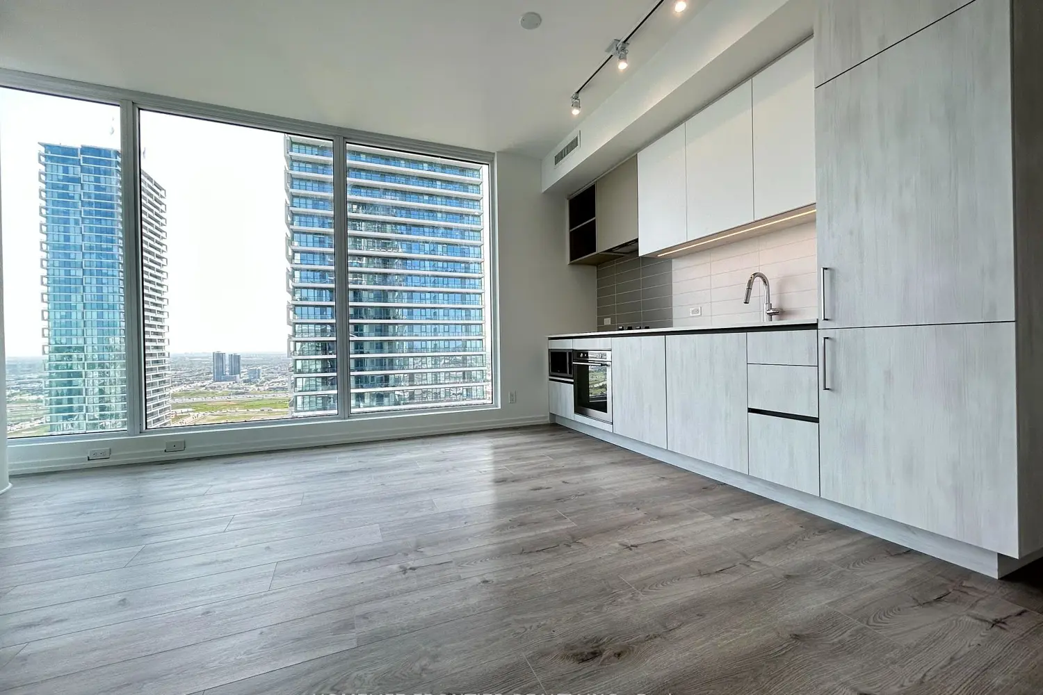 Additional image 9 of 1000 Portage Parkway 3710