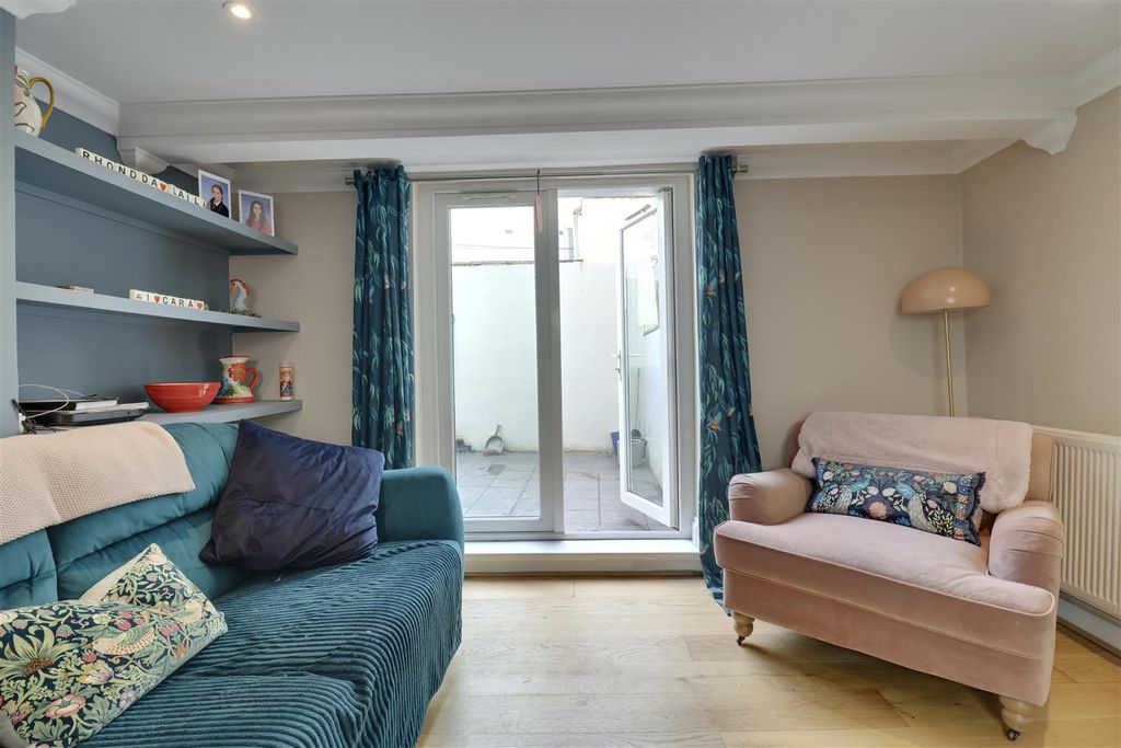 Additional image 10 of 2 bed flat for saleClarence Parade, Southsea PO5