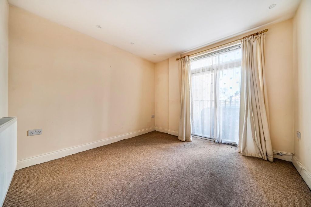 Additional image 5 of 2 bed flat for saleLondon Road, Portsmouth PO2