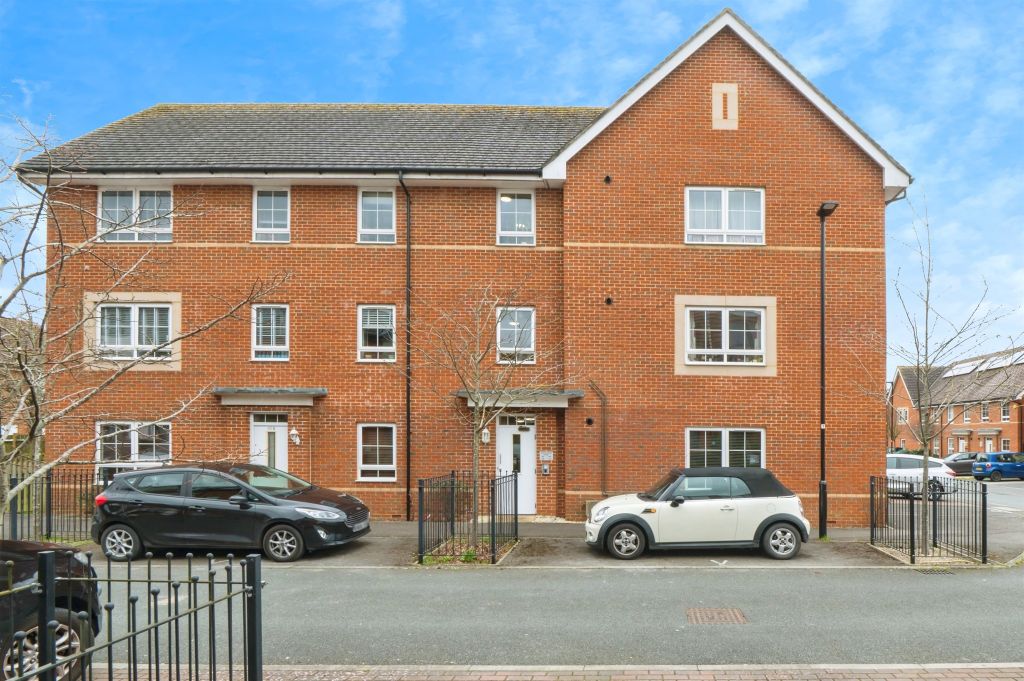 2 bed flat for saleCharles Arden Close, Southampton SO16