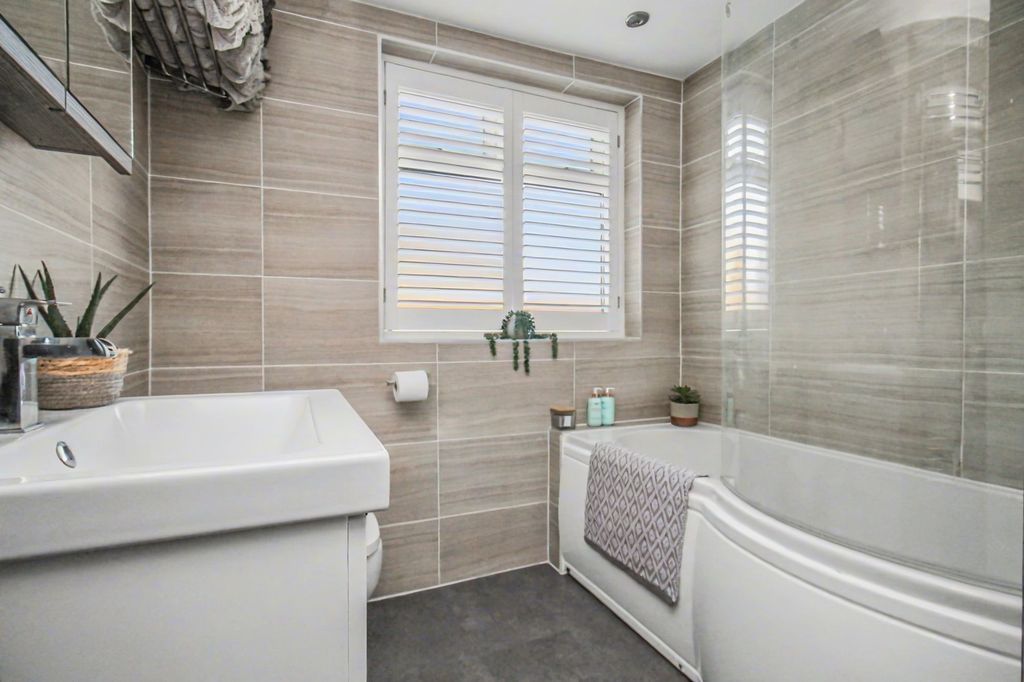 Additional image 11 of 4 bed detached bungalow for saleMaxwell Road, Sholing SO19