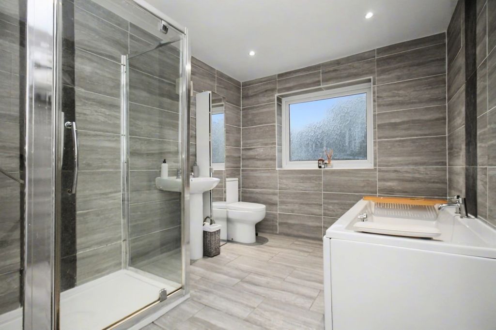 Additional image 3 of 2 bed semi-detached house for saleBotany Bay Road, Sholing SO19