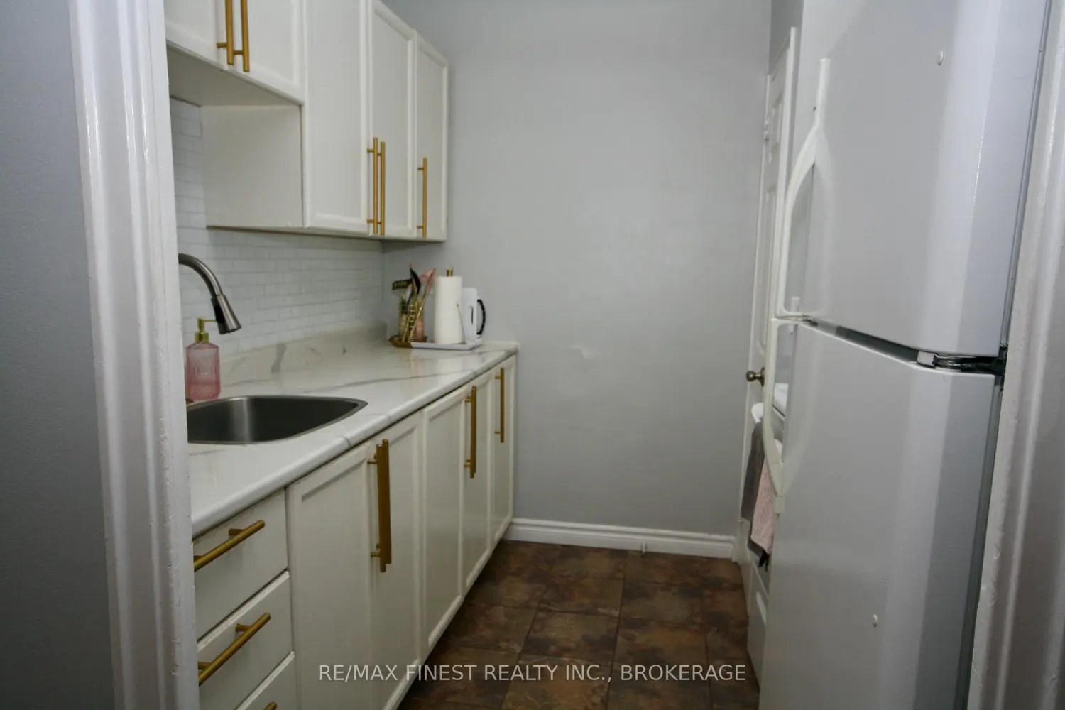 Additional image 11 of 1 Mowat Avenue 106