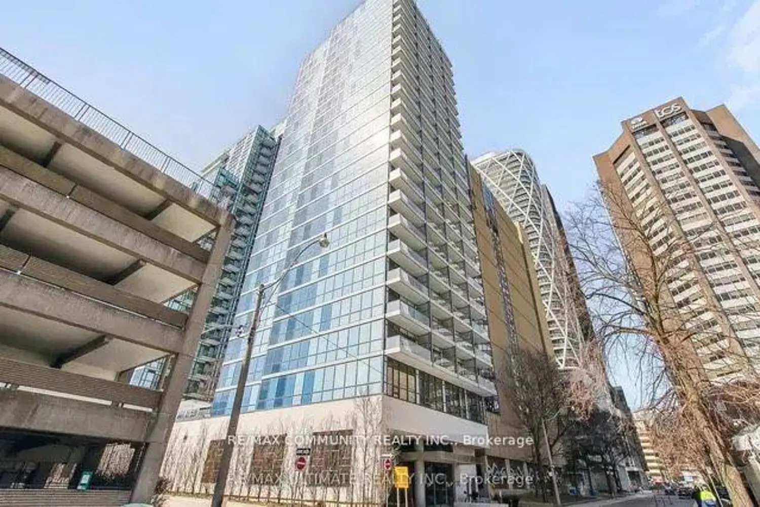 210 Simcoe Street 1610