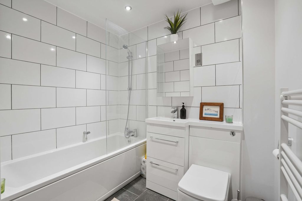 Additional image 8 of 2 bed flat for salePriory Mill Lane, Witney OX28