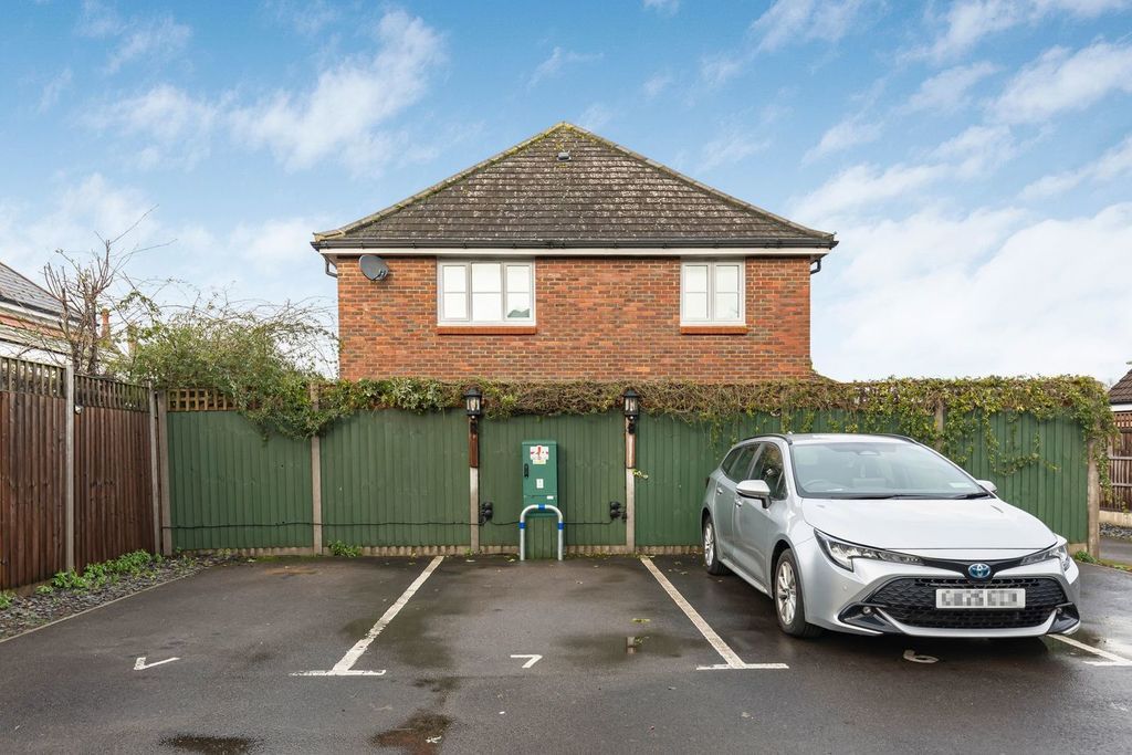Additional image 18 of 2 bed maisonette for saleWarren Road, Ashford TW15