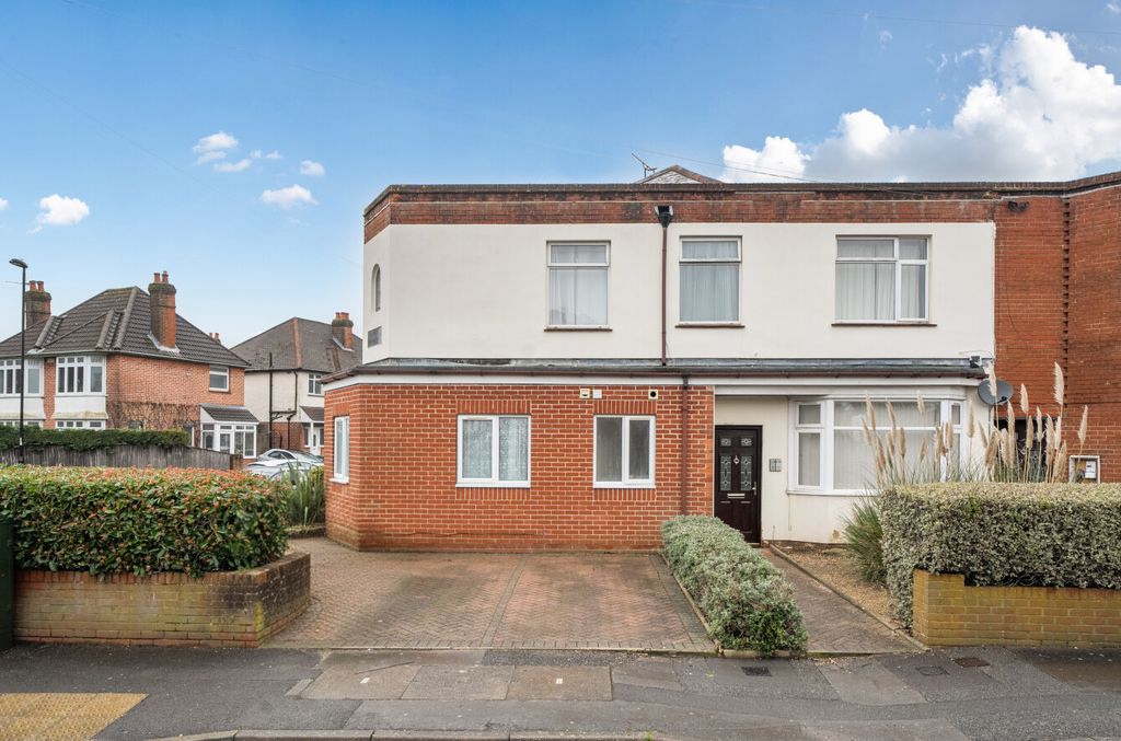 Additional image 8 of 2 bed maisonette for saleUpper Shirley Avenue, Upper Shirley, Southampton, Hampshire SO15