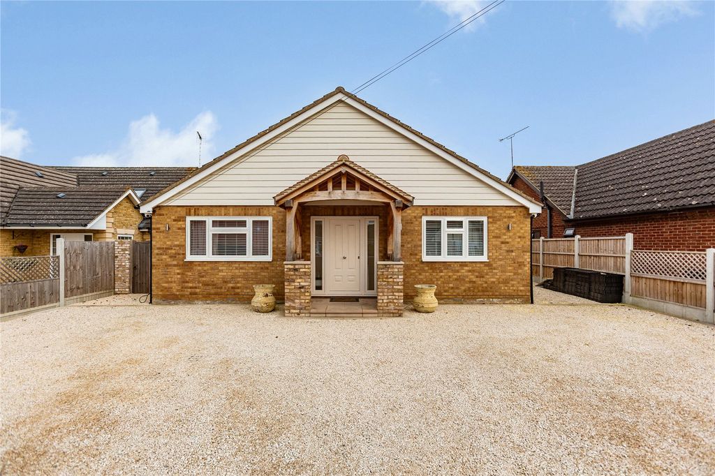 3 bed detached bungalow for saleSugden Avenue, Wickford, Essex SS12