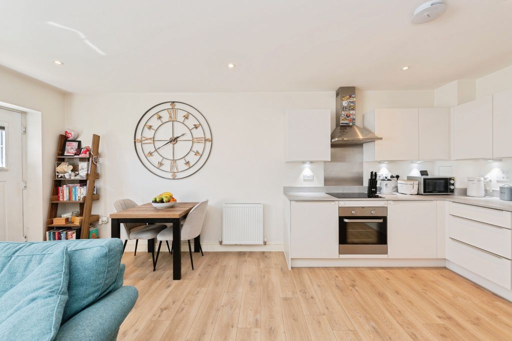 Additional image 3 of 2 bed flat for saleGatehouse Close, Ashford TW15