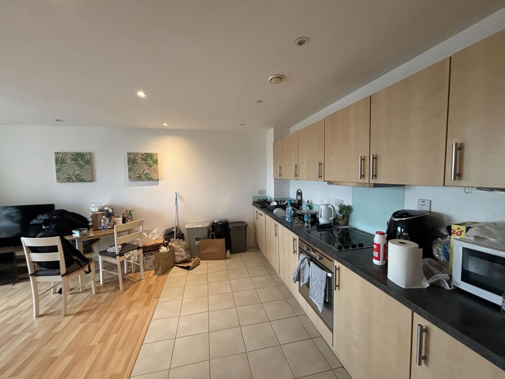 Additional image 3 of 2 bed flat for saleThe Crescent, Gunwharf Quays, Portsmouth PO1
